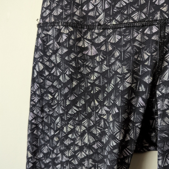 Lululemon Feather Print 28' Leggings - Picture 3 of 10